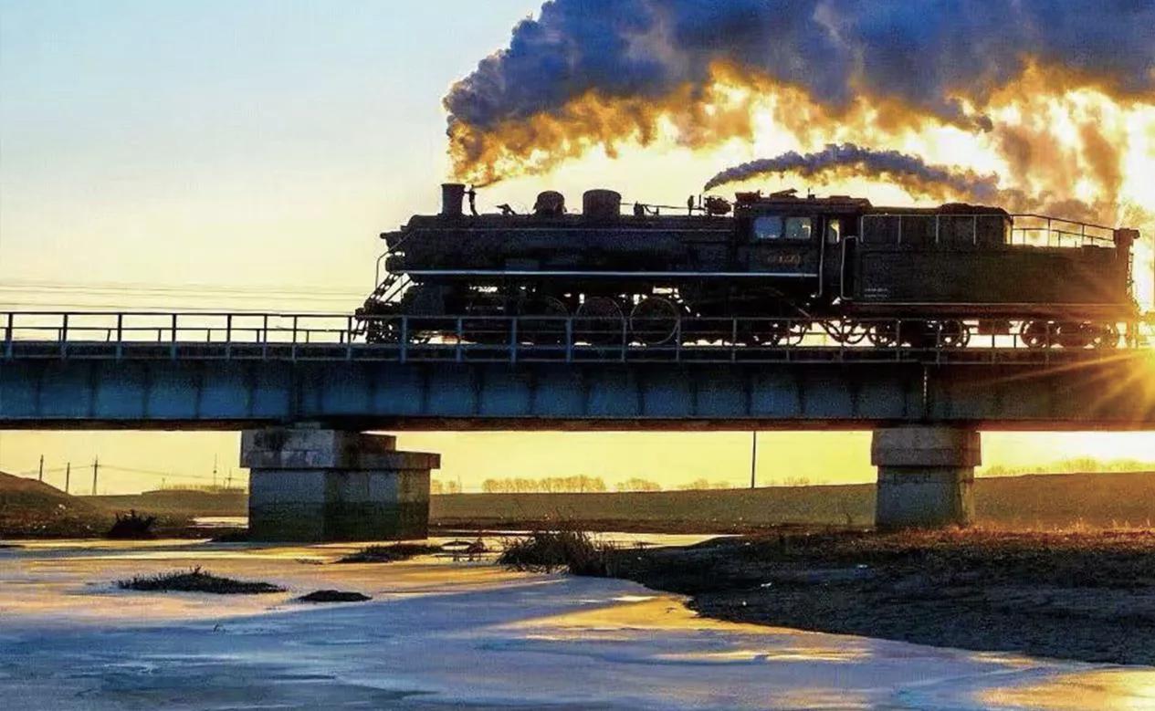 【要习惯任何人的忽冷忽热，也要看淡任何人的渐行渐远】
        生活里，得