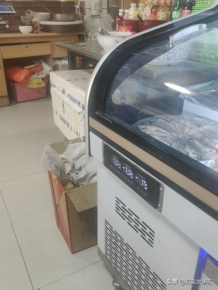 咱就说我妈这一辈子，真的是苦到了骨头里。
 
她这辈子就没为自己活过一天，省吃俭