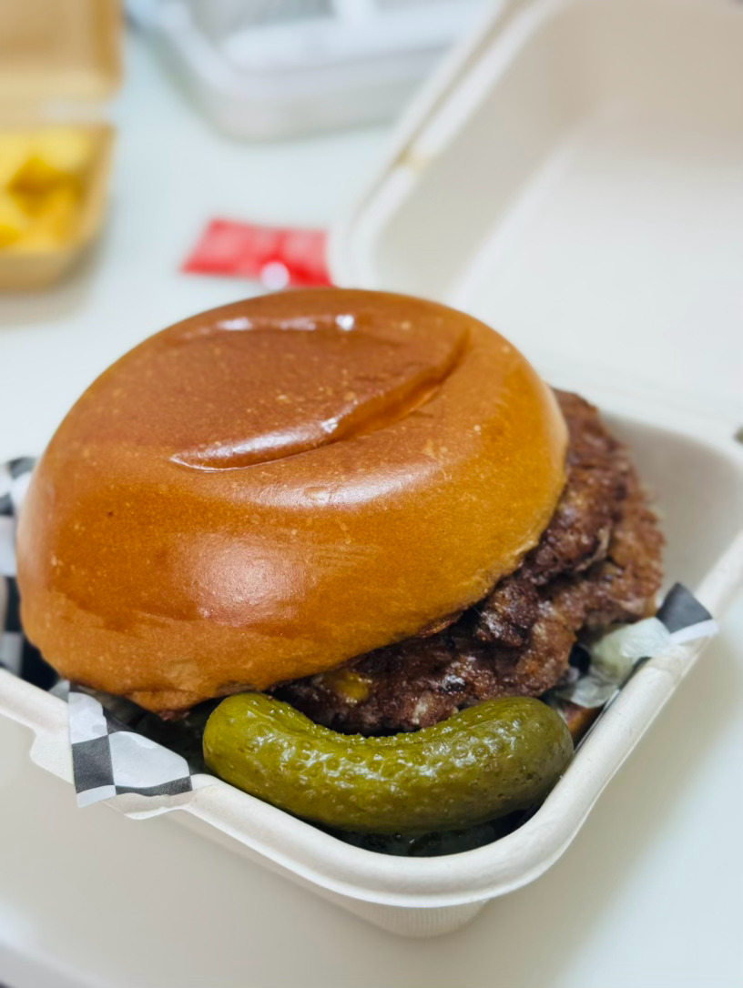 突然很想吃汉堡…果断点了一个 