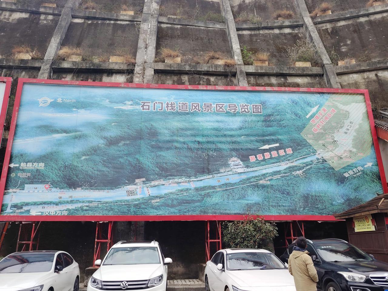 石门栈道：悬崖上的历史脉搏

在高铁飞驰、信息奔涌的今天，汉中石门栈道却如一条沉