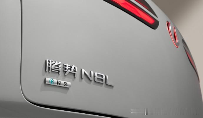 安全旗舰说一不二 ，雨季来临，路面湿滑、视野受限，驾车出行更需安全保障。腾势 N