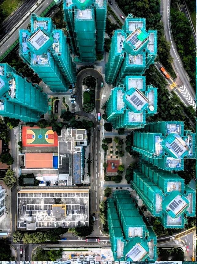 看了宏福苑的原貌，
搞建筑的朋友沉默了几分钟，
告诉我他们最大的问题不是竹棚，而