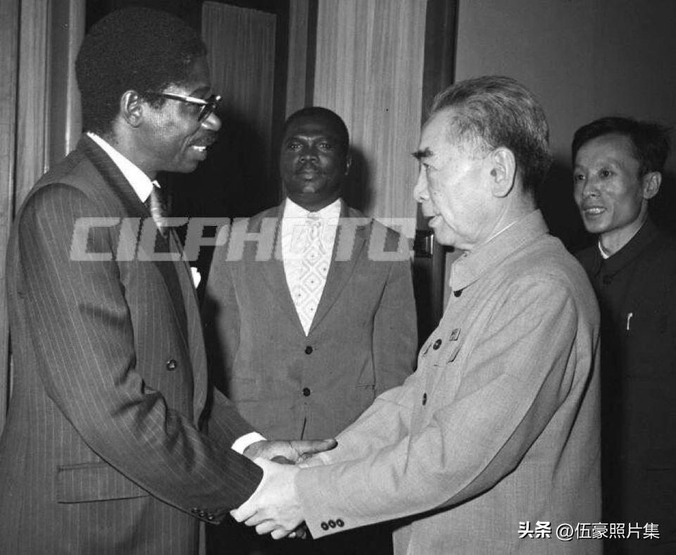 1973年6月14日，下午，周恩来总理在人民大会堂会见刚果外交部长加纳奥以及随同
