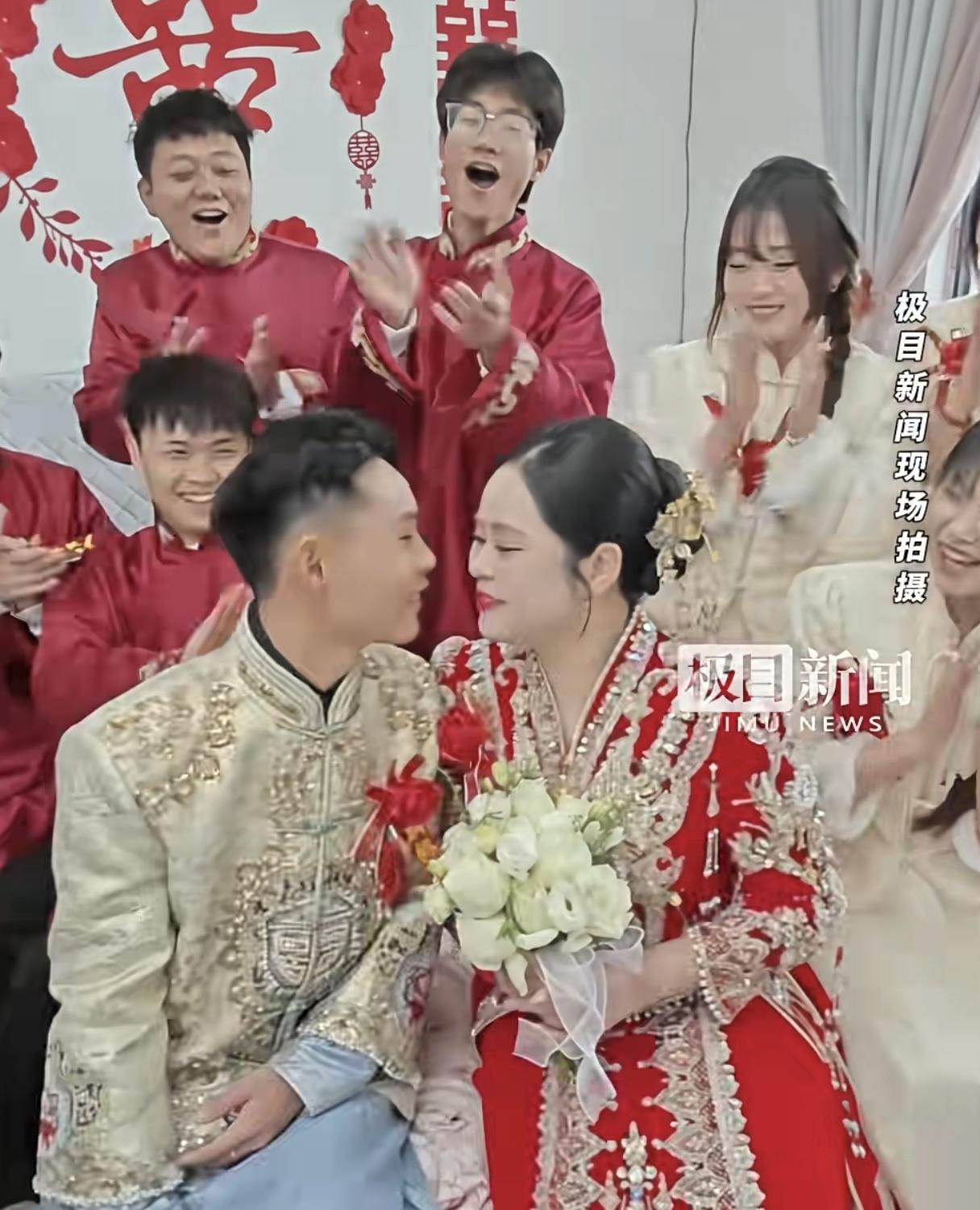 怪不得申聪这么早结婚呢！找到原因了！女方比申聪大两岁，申聪23了，女方就是25了