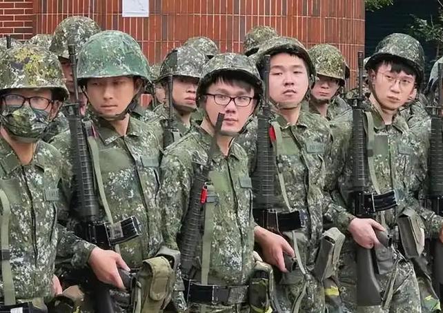台湾军队现在出大事了，而且是那种捂都捂不住的大事！

截至2025年底，台军已经