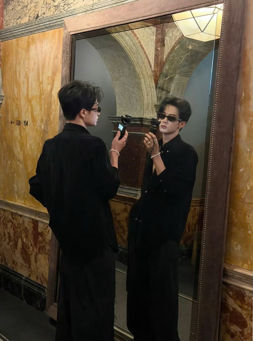 檀健次李亦非 檀健次檀健次王楚然吻戏看热了 舞台上的你是我永不落幕的夏天