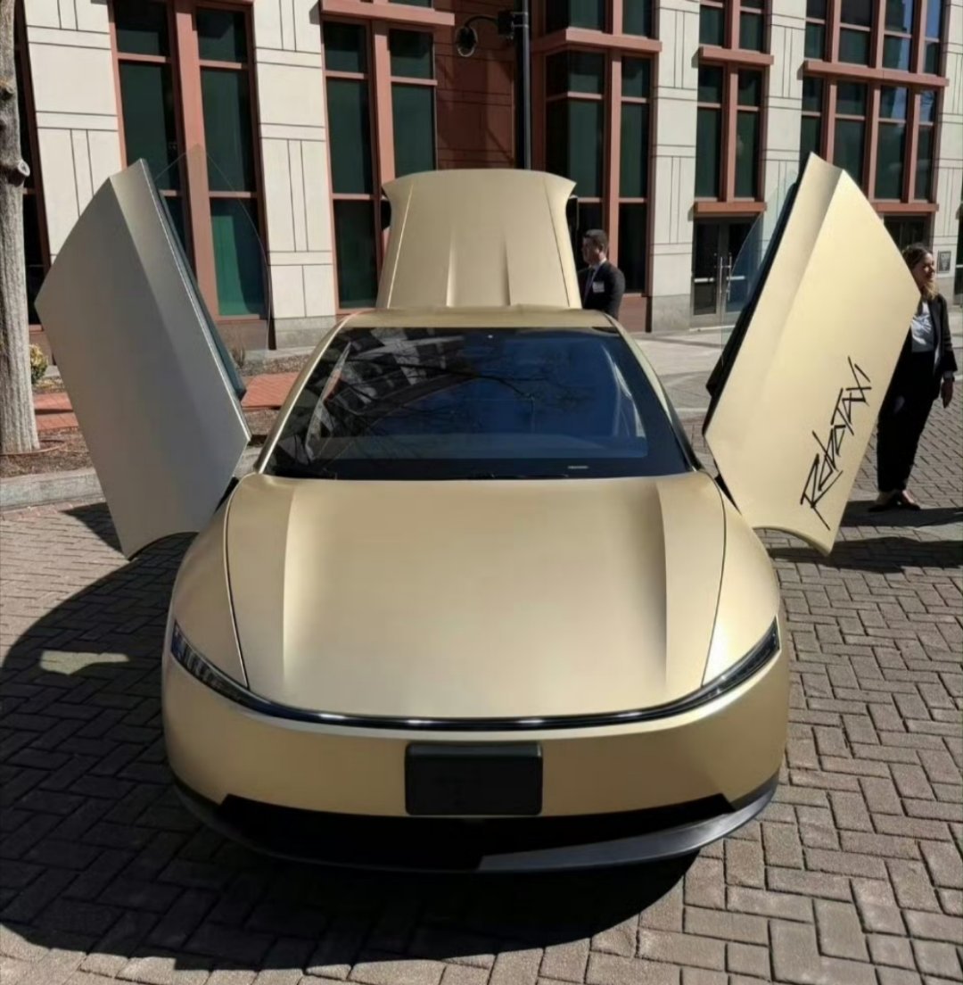 马斯克把方向盘删了马斯克全新Cybercab无人驾驶，无方向盘，无刹车，无驾驶位