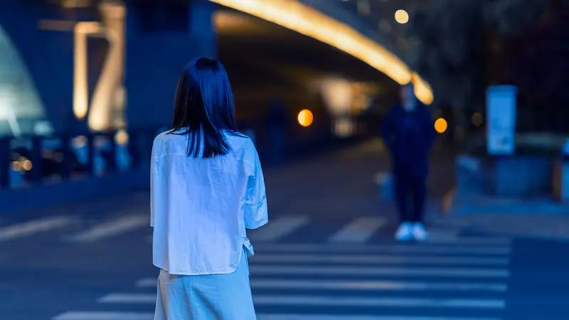 结婚前几天还不安分作妖，会落得怎样的下场？说不定要赔上自己的一生。有个女子，距离