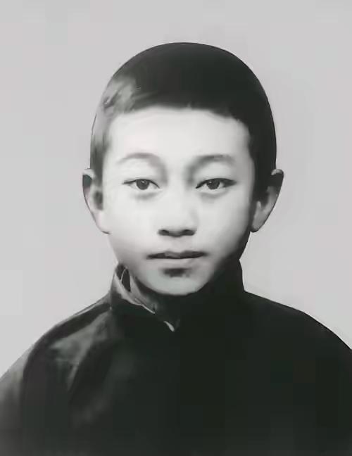 1921年，福州名手林贻堂和人下围棋，赌注是五块银元，占尽上风之时，一个7岁的小