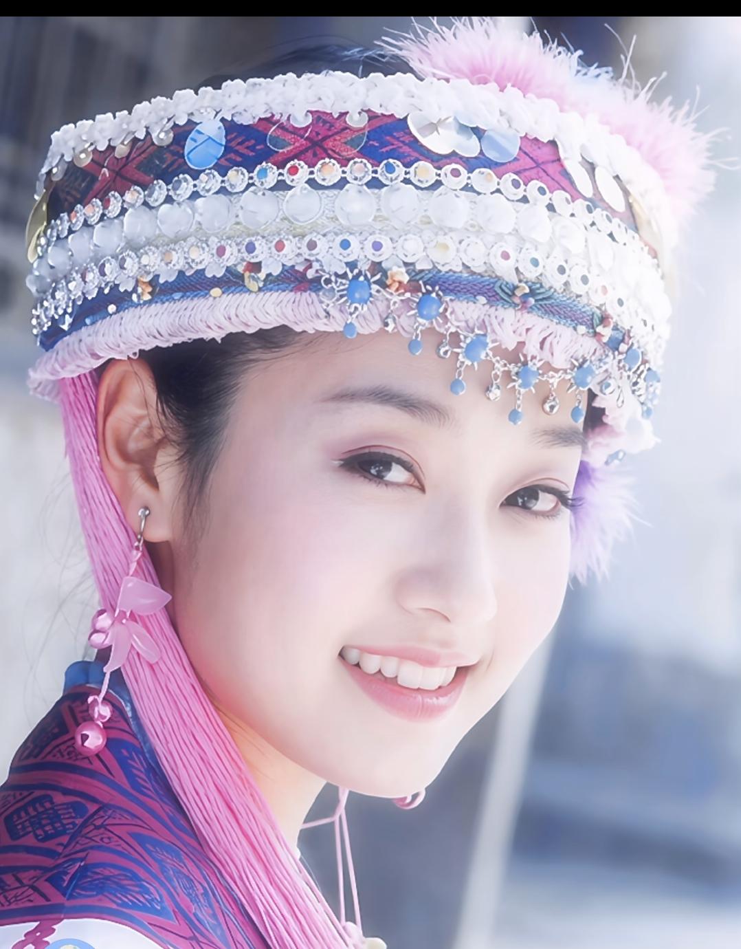 上次一堆人说她长得普通，我真的理解不了！
她不管是现代装还是古代装，在我看来就是