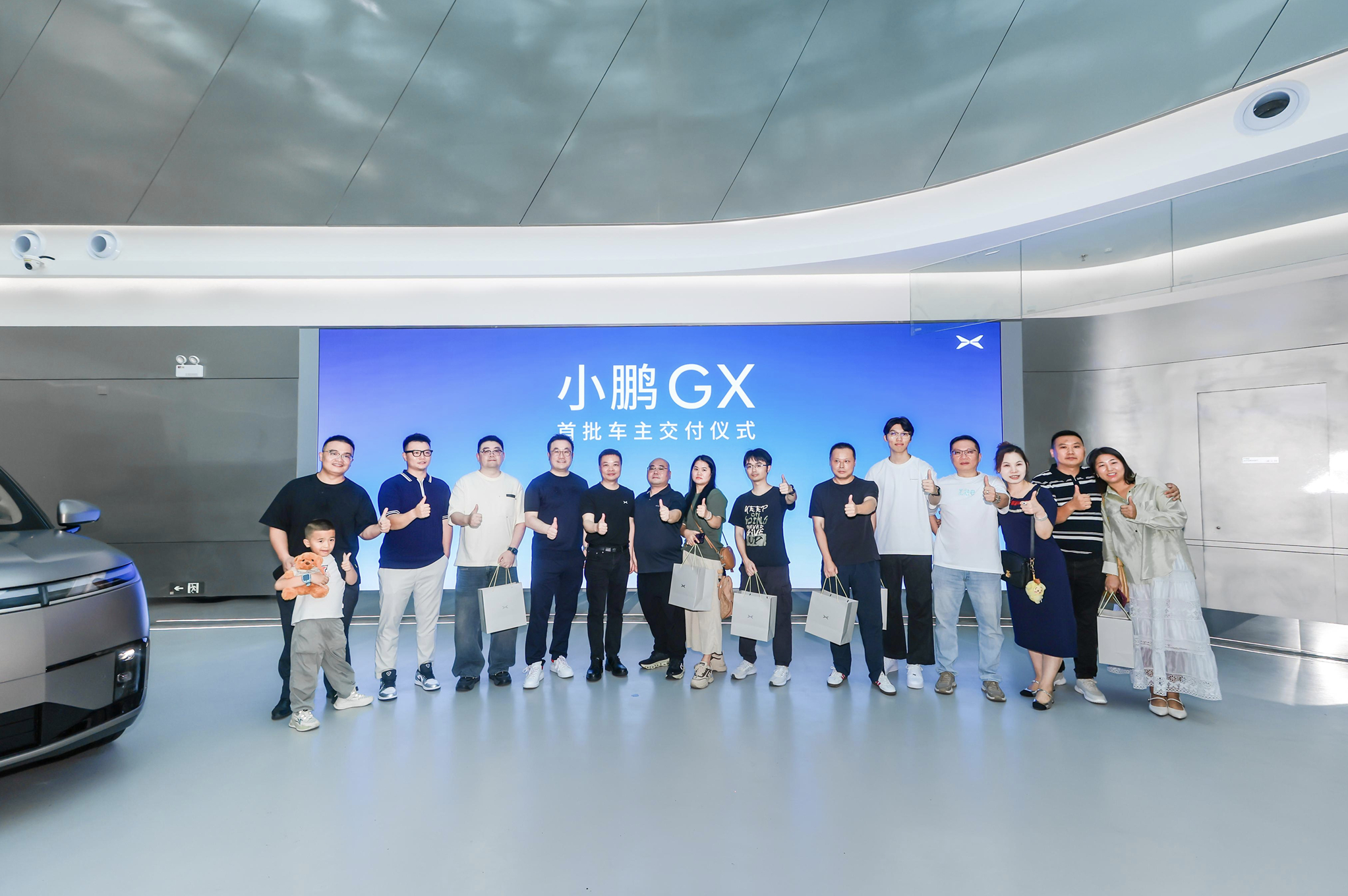 小鹏 GX 首批车主来头都不小！随便选一个，都是有title的，职业投资人、金融