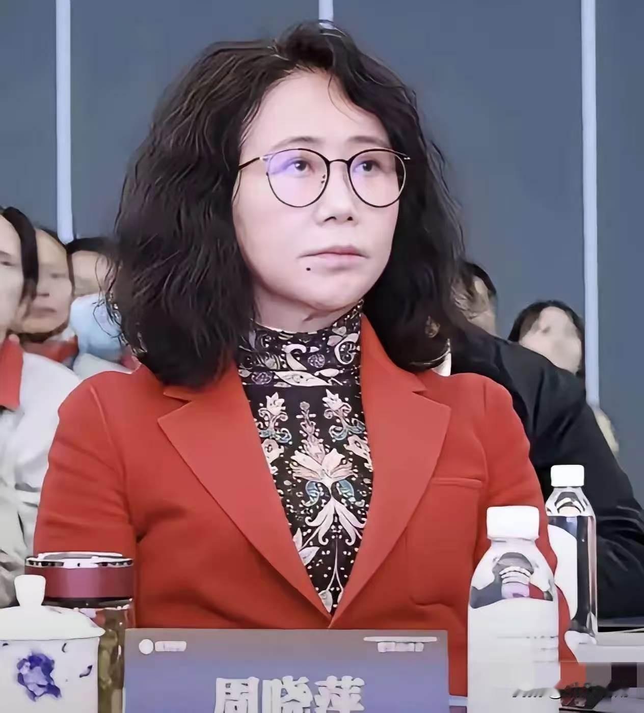 9月2日业绩说明会上，董事长周晓萍再次道歉，说正在整改。但一被问到“到底为什么裁