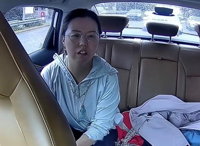 女子打车要求帮搬行李到3楼气笑司机面相这个东西还是有点用的，有些人一看就知道不是