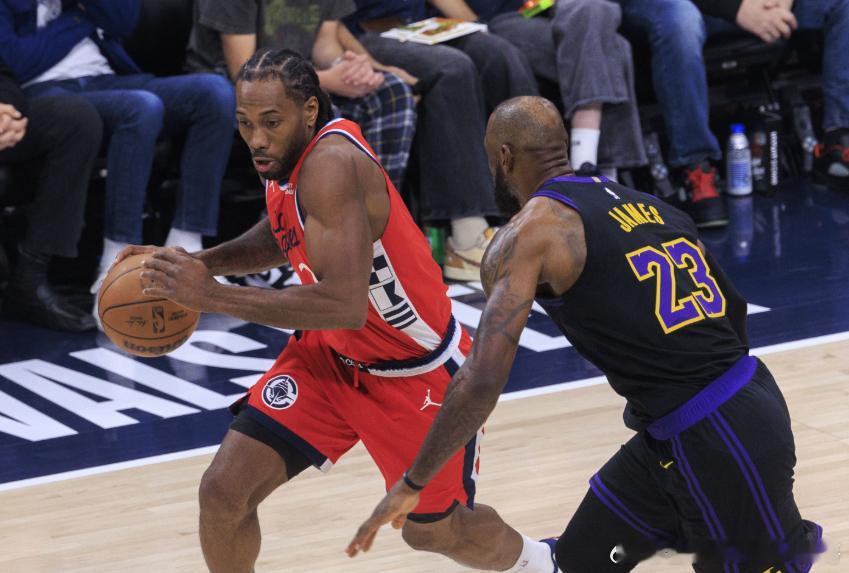 明天上午11点，湖人将在主场迎战快船。ESPN预测本场比赛胜率，背靠背第二战的快