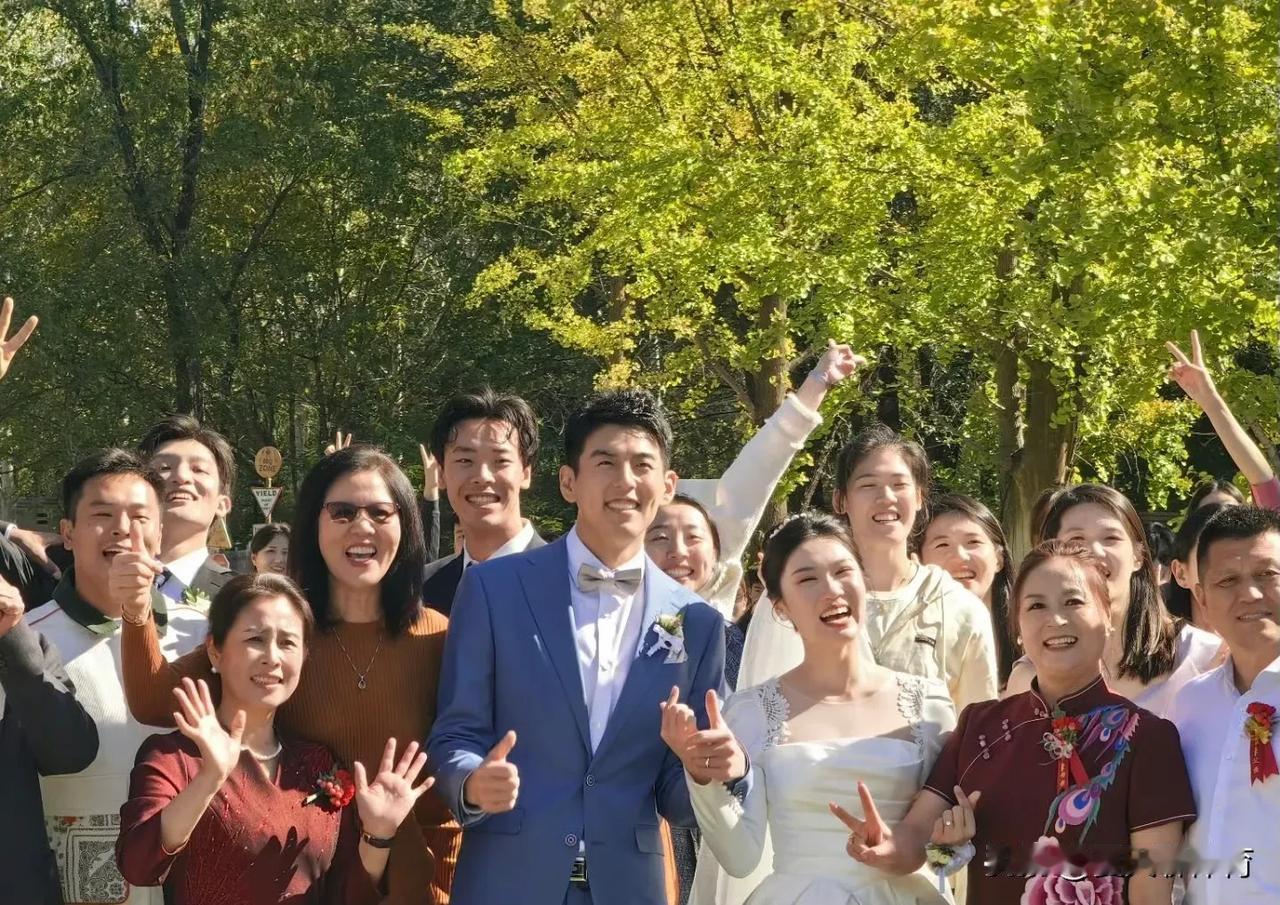 王梦洁真的很有面子了，郎导亲自出席婚礼，朱婷丁霞缺席！张常宁结婚的时候，郎导都没