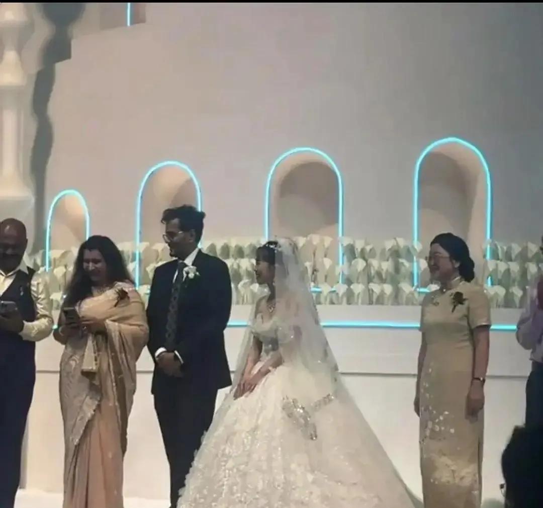 脑子怕是被驴踢了？
这是真爱吗？
印度的网红阿杰娶了一位浙江的姑娘小雨。
首先这