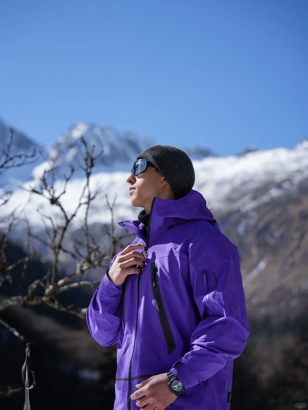 和室友1️⃣起徒步雪山，探寻未知的美 踏上雪山徒步的征程，追逐那片纯净...