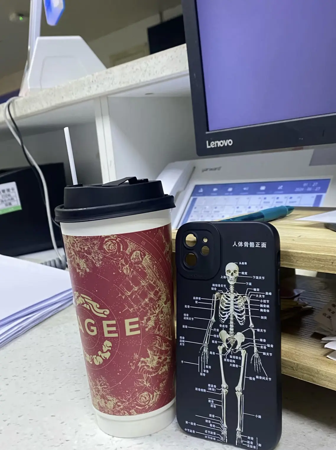 我这一个月3800的工资 我还跟哪个说好话 我想喝饮料🥤就喝饮料🥤