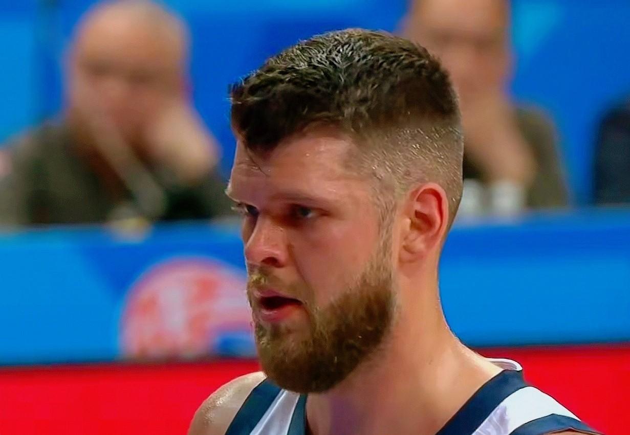 广东男篮对阵福建的这场赛事，看下来其实挺有反差感的，虽说球队最终没能拿下胜利，但