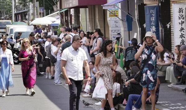 日本这个国家，对黑人严防死守，对欧美白人爱搭不理，但是对待黄种人，特别是中国人、