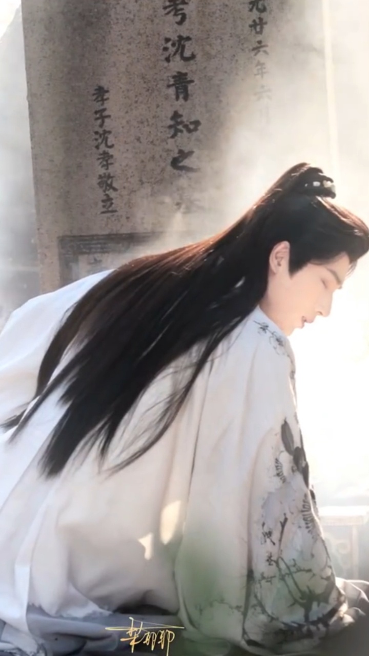李宏毅穿上魏晋风的水墨长衫，简直就是从古画里走出来的人。人设与颜值完美契合是这样