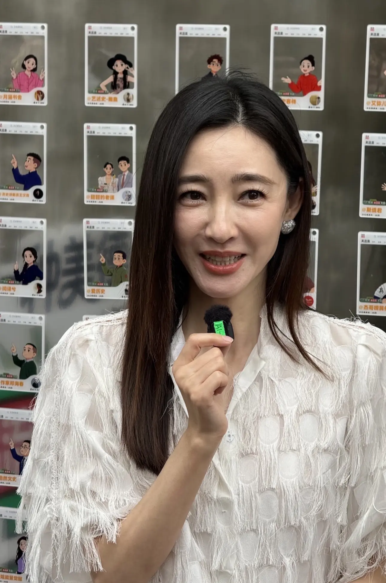 当年的素颜女神王丽坤如今也有岁月的痕迹了，但是没有医美痕迹已经很不错了