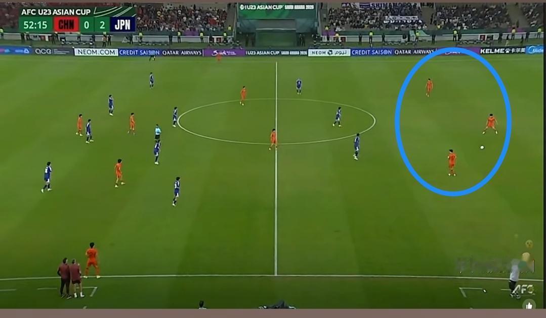 我们这3个人，有没有好的方法或线路快速进攻?
他们一直回撤，3人之间传来传去，有