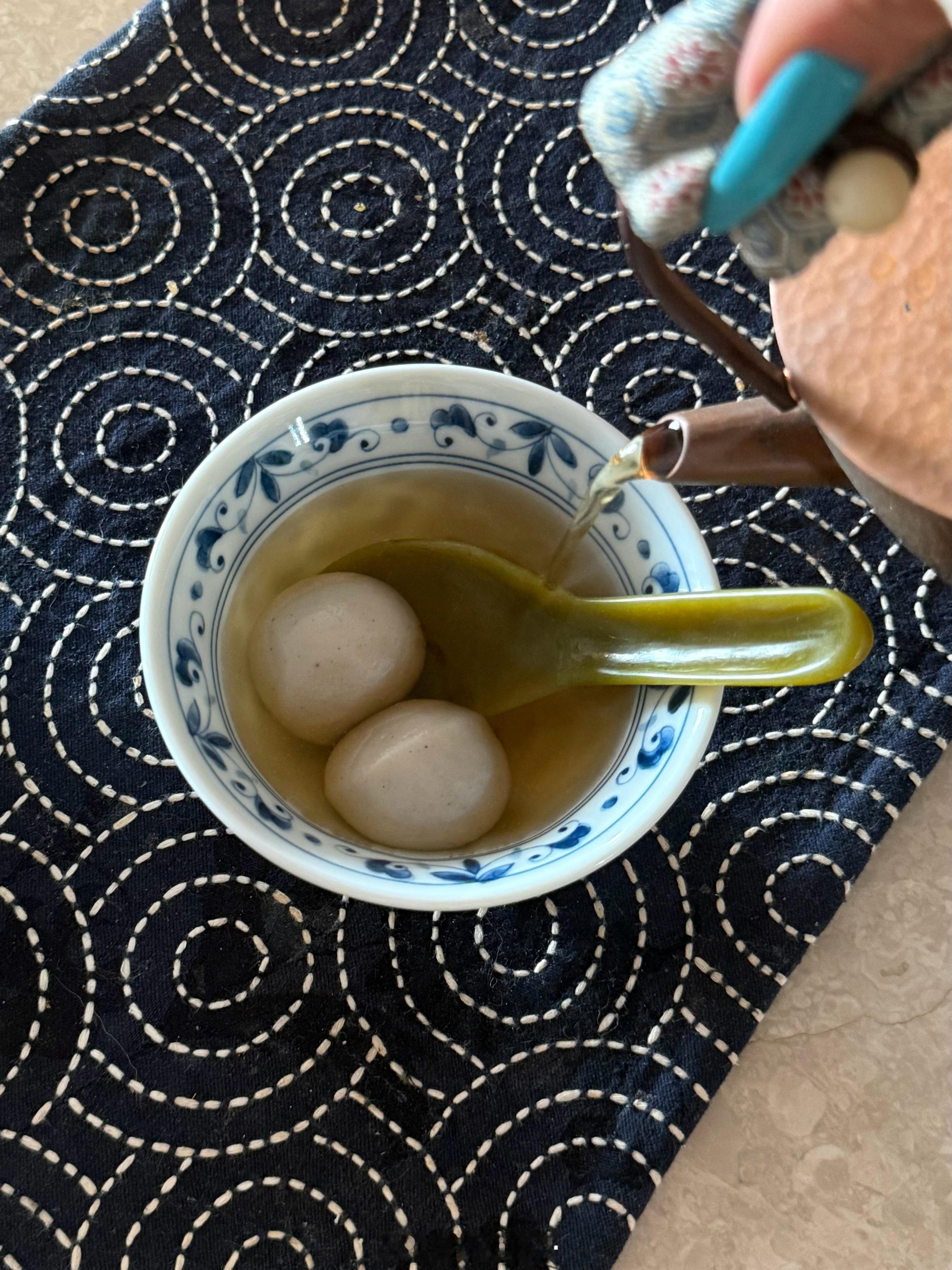 人归门重掩 