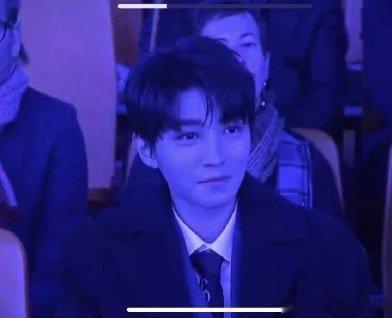 #王俊凯的脸又蓝又绿又红##王俊凯的脸色很TFBOYS# 王俊凯的脸又蓝又绿又红