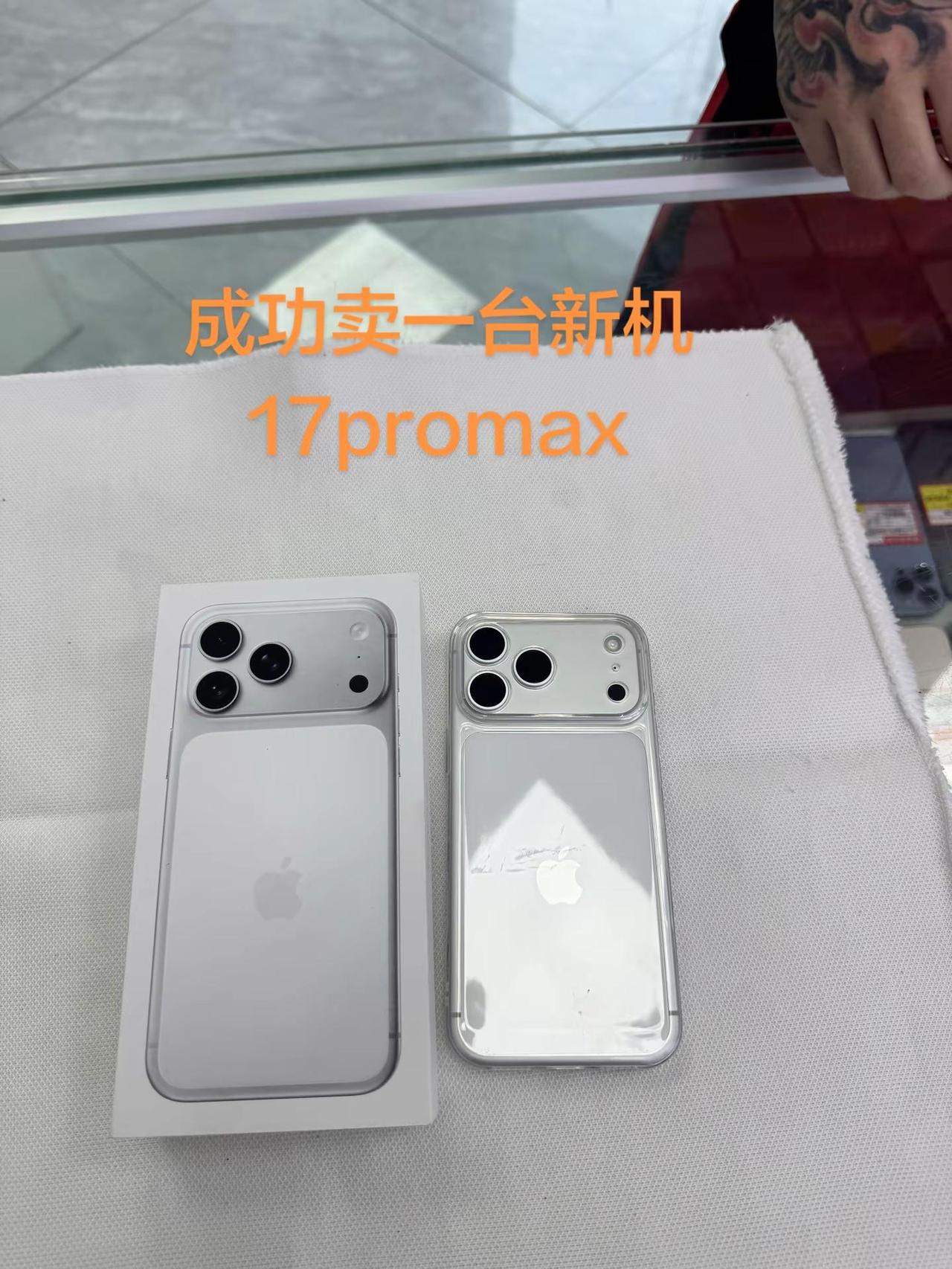 换手机的1000个理由 苹果17pro银色拆箱