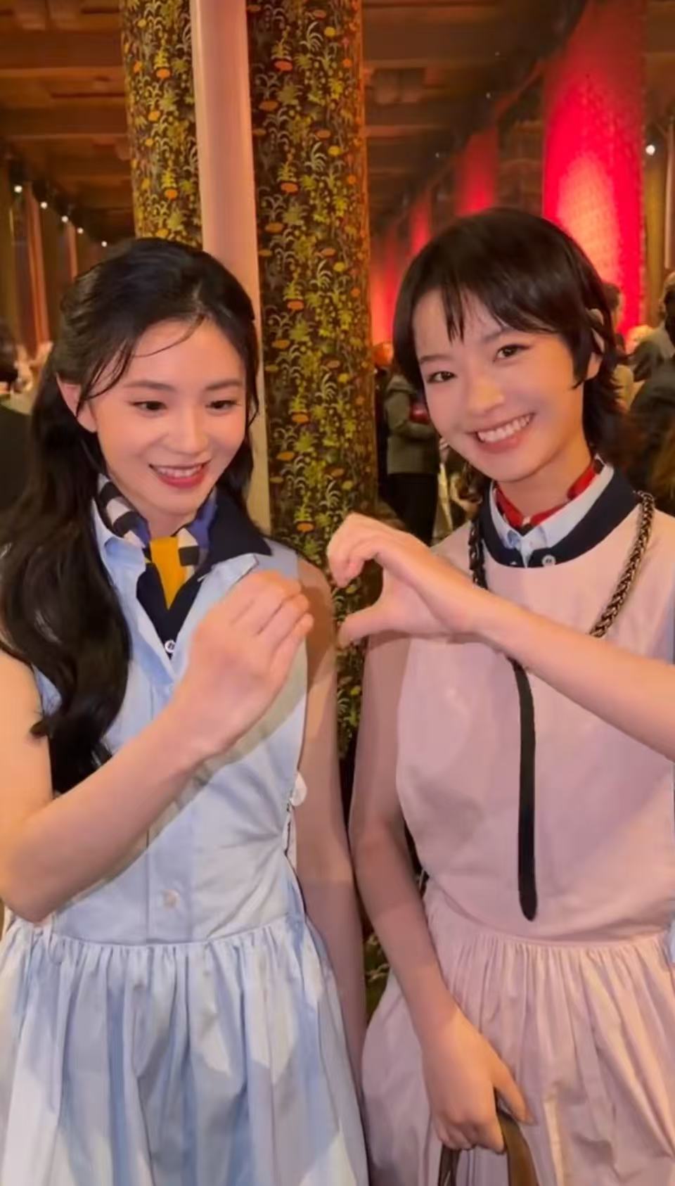 李庚希刘浩存秀场比心李庚希刘浩存比心李庚希刘浩存秀场比心