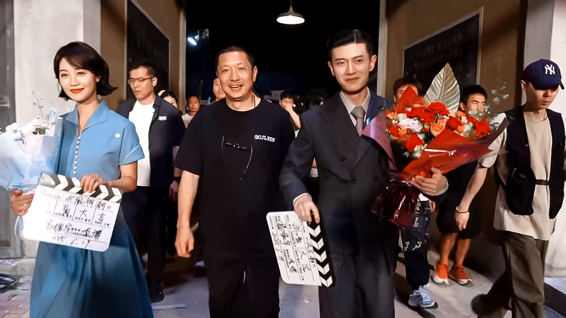 这位意气风发的少年，
你在哪里呢？
干啥呢？
嘉人们想你🥰
你知道吗？@任嘉伦