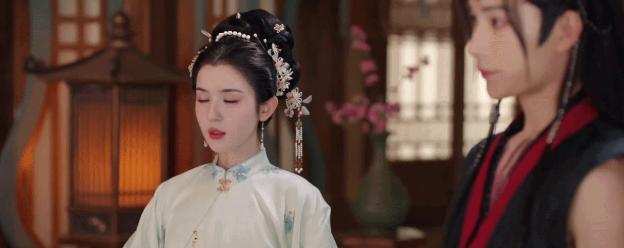 锦月令开播《锦月令》这波“小妈文学”的妙处，在“极限”二字：她退半步是端庄，他进