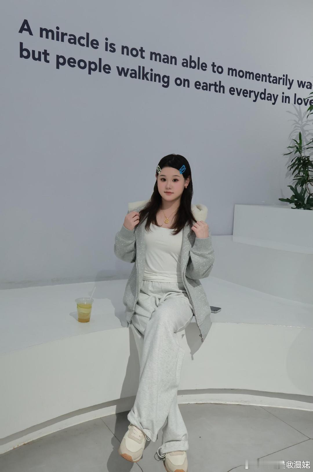 张家齐家公猫叫美女我家那闺女 张家齐的养猫小趣事，不在乎猫咪性别，颜值到位，公猫