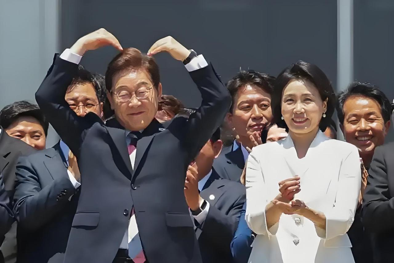 李在明上任，期望值有点过高了。

李在明上任两个月，除了在清算韩国前总统尹锡悦，