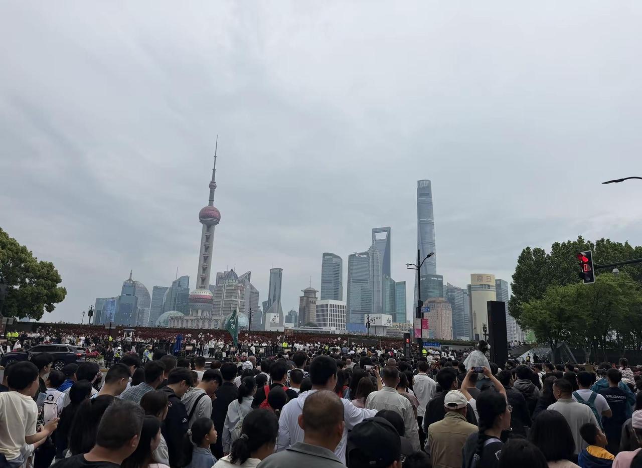 今天的上海南京路有十万人…… 距离失去尊贵的上海IP还有20小时上海南京路步行街