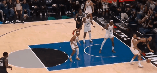 狄龙还能防戈贝尔，戈贝尔神仙救球给到了爱德华兹三分命中



这个回合，太阳马上