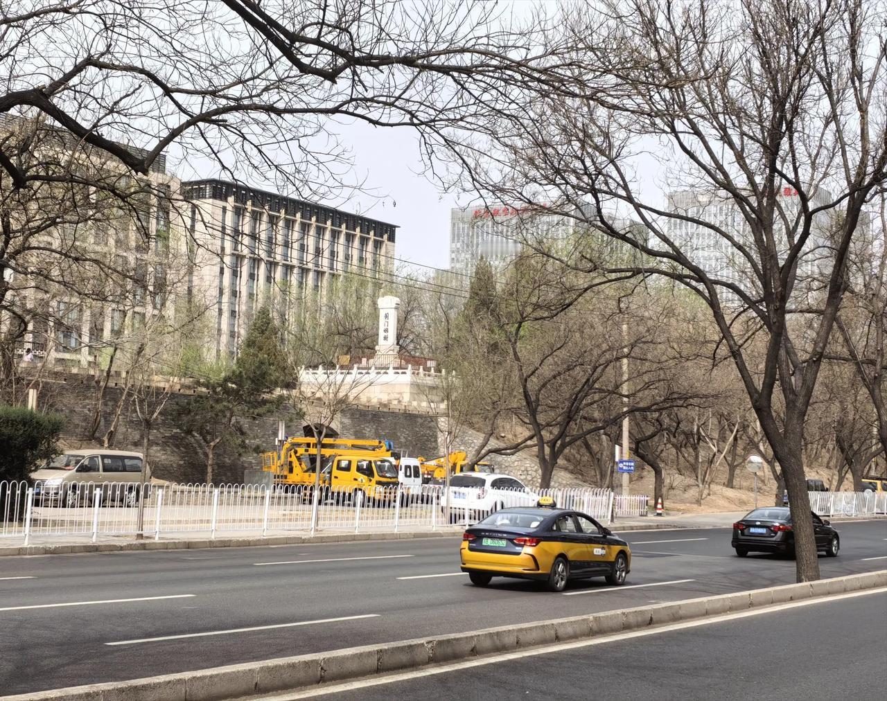 火神庙前
我只是拍红墙外的春花

北四环
人造景观
假装在旅游[奸笑]
元大都遗