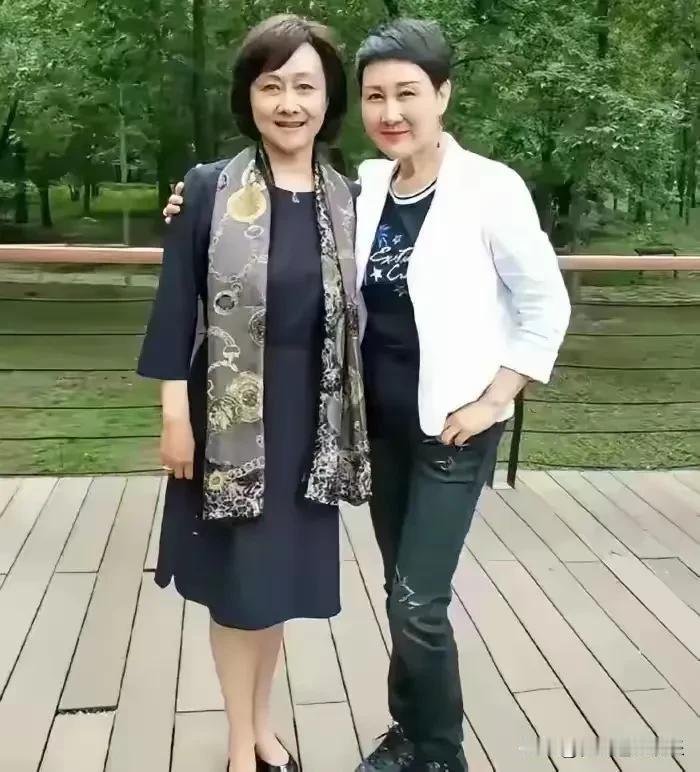 王亚茹的独特魅力：越老越美的典范
在演艺界，有不少演员如同陈酿的美酒，越老越散发