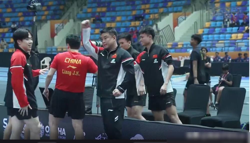 一觉醒来，国乒男团火火火火火，

全国人民都知道了！在0-2落后日本队的情况下，