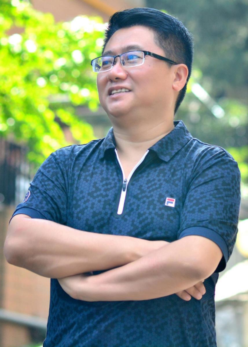 谁也想不到一个小有名气的书画家因为没有加强自身修养上了热搜，贵州省一级美术师张鼎