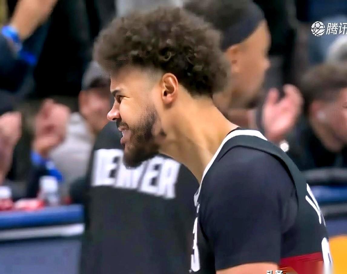 掘金这场球，本来已经交代了。
常规时间最后几十秒，落后6分，球馆里自己人的声音都