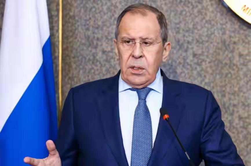 拉夫罗夫来表了一个硬态，让特朗普的企图落空。
     拉夫罗夫外长在美国宣布封