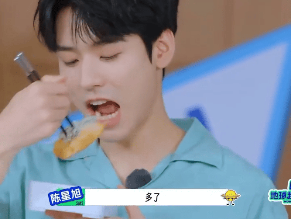 龚俊臭成啥样了龚俊真的好有活人感 吃完东西还先自己闻一闻 然后还去臭旁边的李乃文