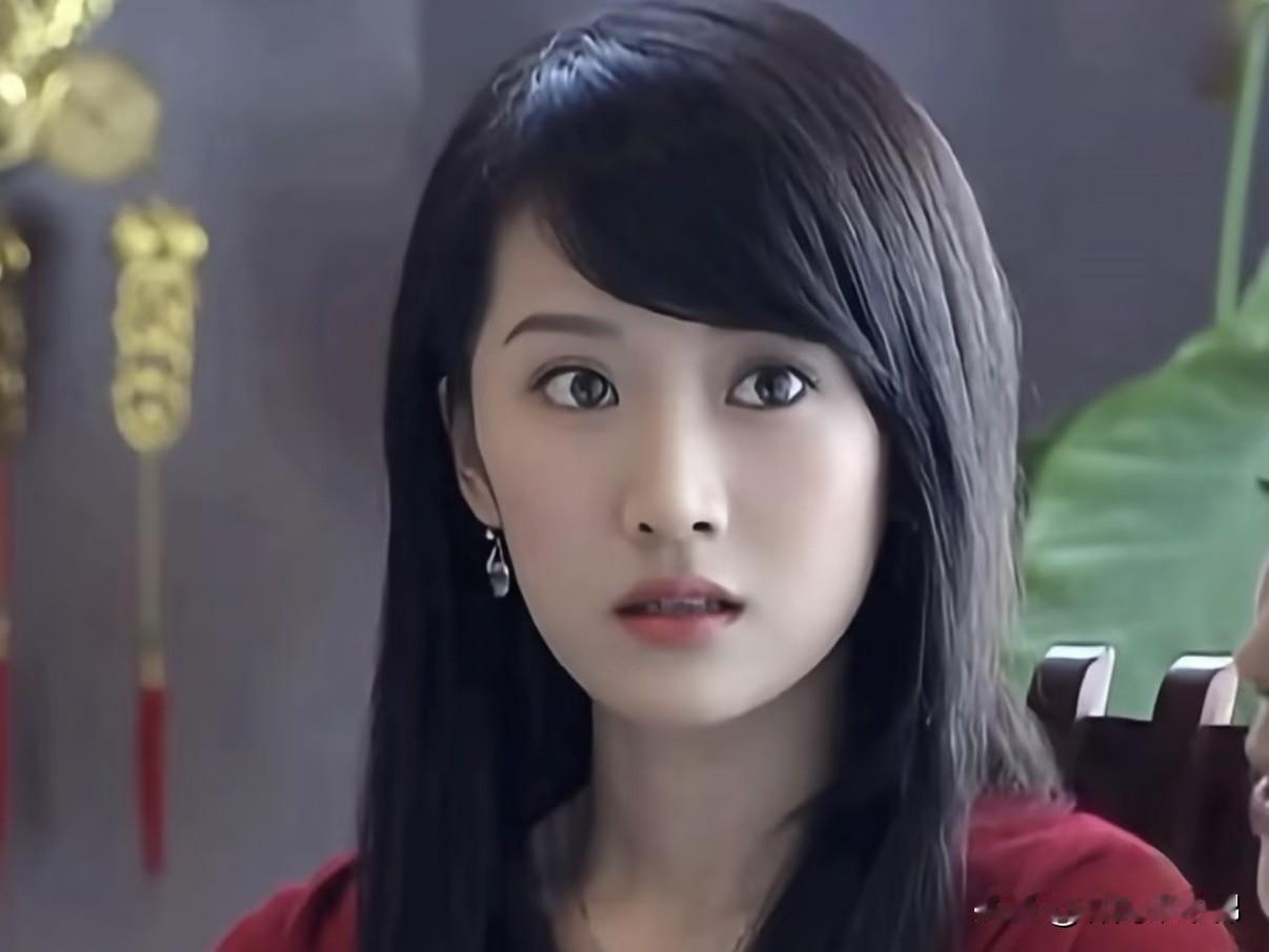 海藻李念的基因很努力了，她的大女儿都15岁了，在爸爸的圆脸短下巴很容易遗传的情况