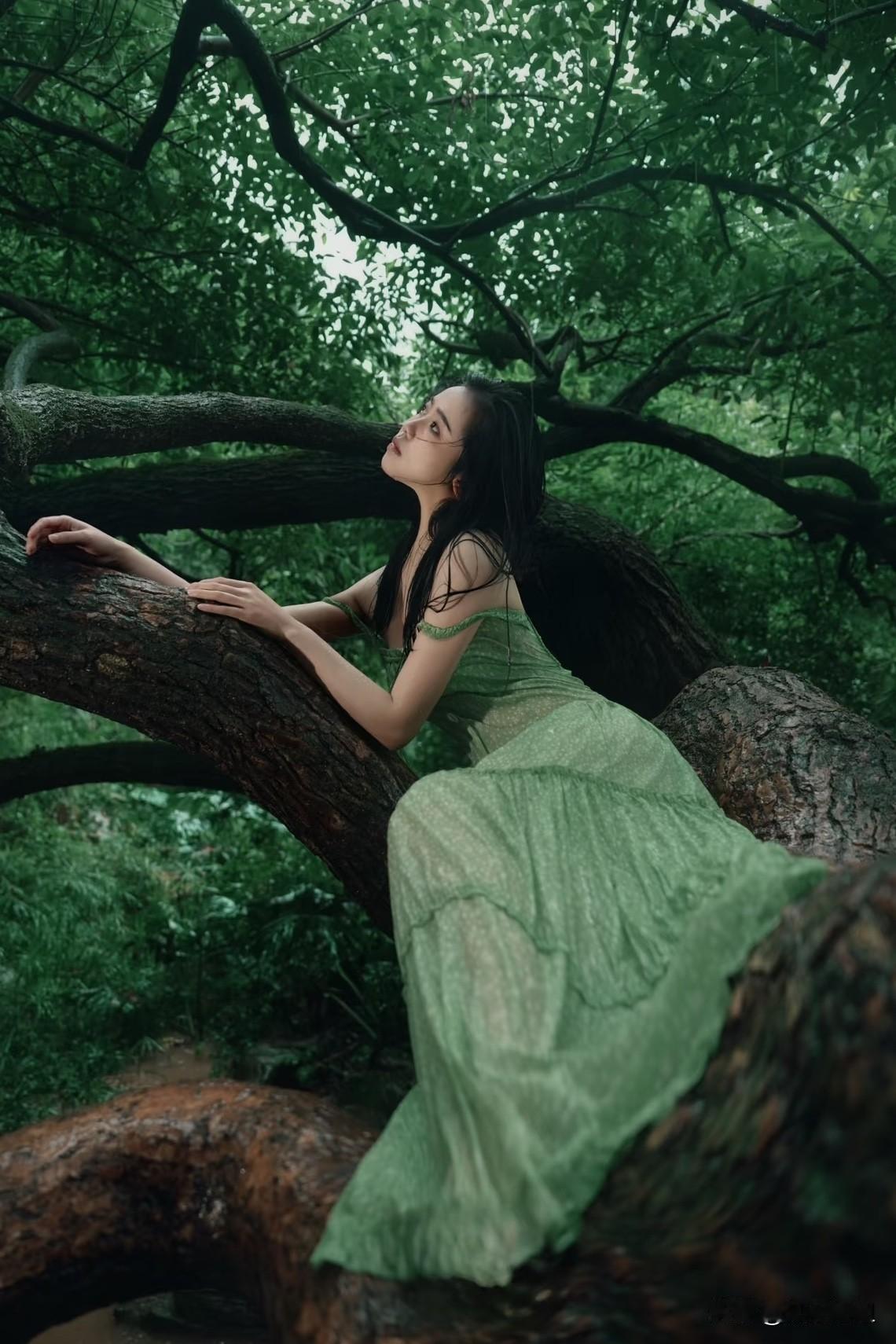 女人要明白，性不是爱，约会不是爱，拥抱不是爱，24小时聊天不是爱。爱是目睹你最糟