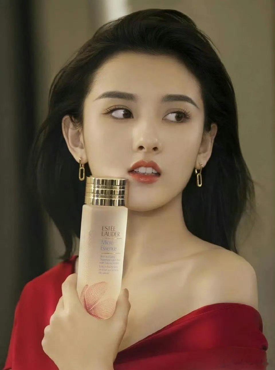 宋祖儿 贝微微书迷说，不是说穿红色就能演哦 