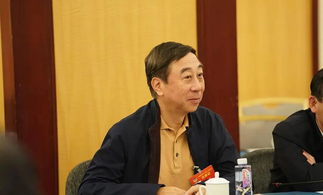 姜昆让贤，冯巩当选。中国曲艺，或将迎来真正的春天！

5月9日，据央视《新闻联播