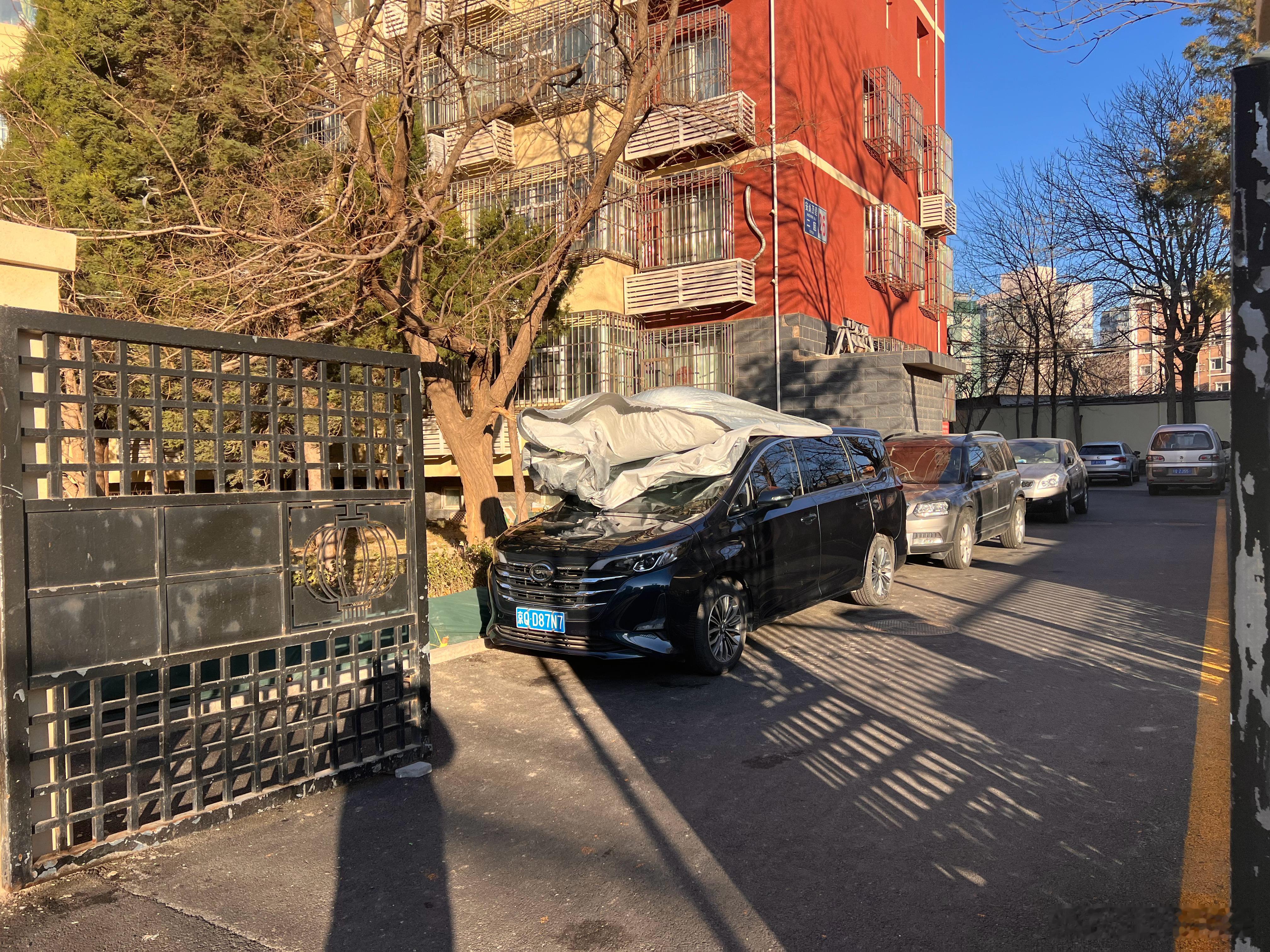 北京前两天有点春天的意思了，今儿风一刮又冬天了…… 北京·安华桥