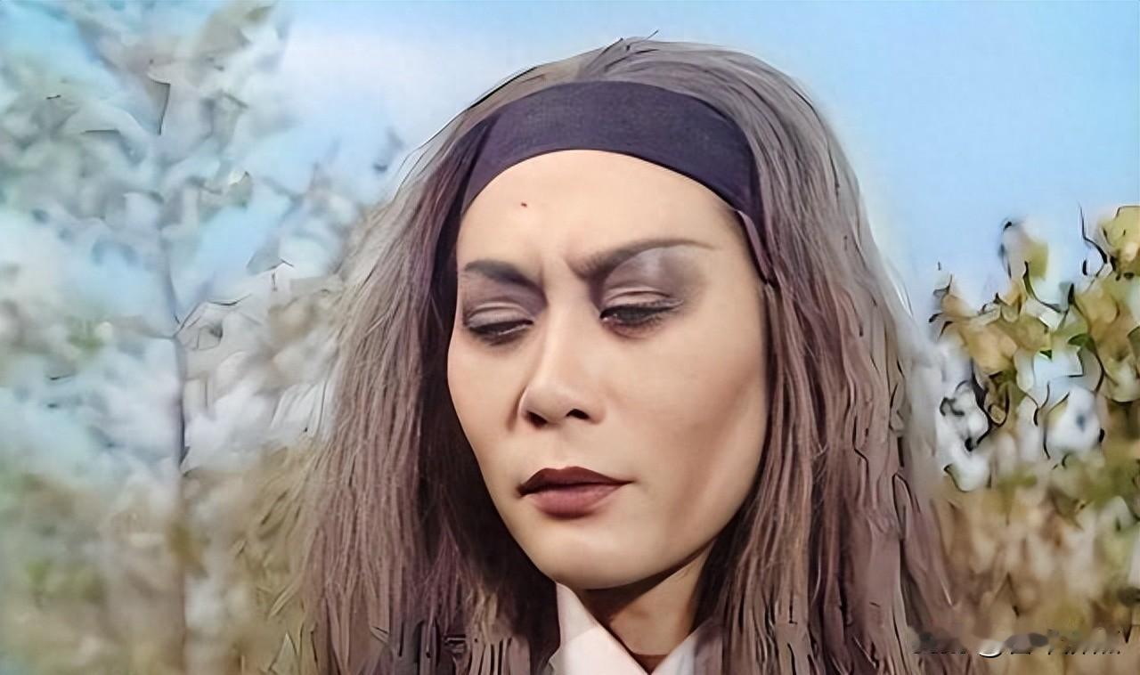 黄文慧76岁了，还在片场甩手练动作；她早给自己挑好骨灰位，面朝海；没人敢说她活得
